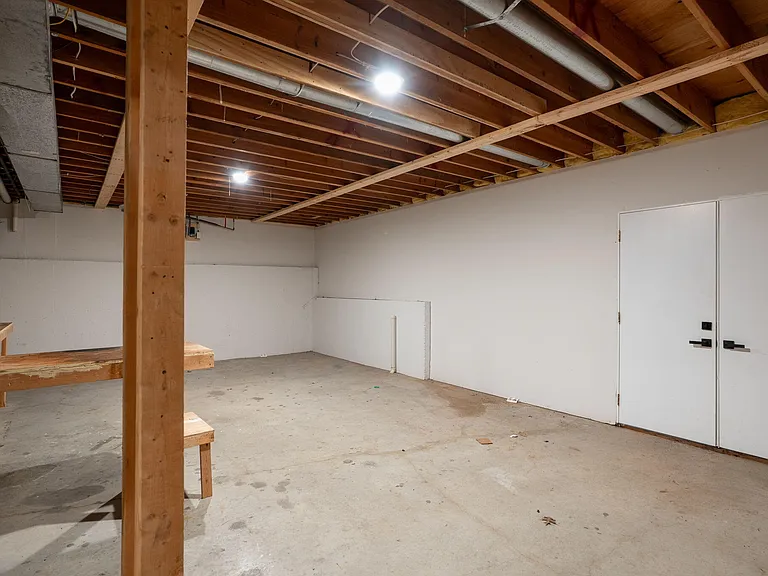 2301 Grant Ln — Photo 34