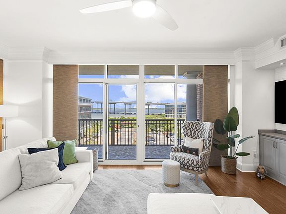5th image of 161 N Plaza Ct #501