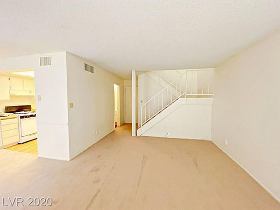 4th image of 2253 Tall Pine Dr