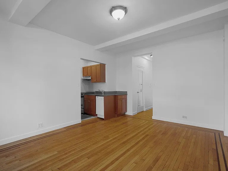 208 W 23rd St #201 — Photo 3