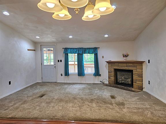 2nd image of 134 Grove St