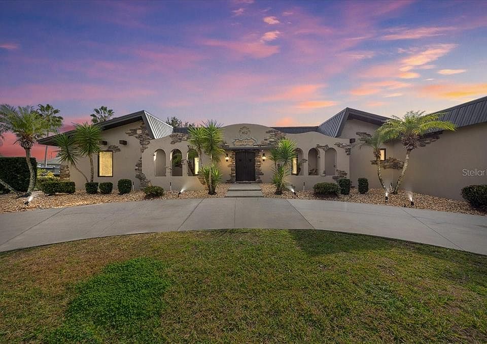 1st image of 452 SE Paradise Point Rd