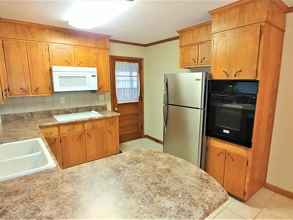 5th image of 80 Overland Dr