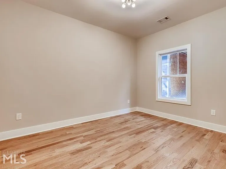 1253 Princess Ave SW — Photo 15