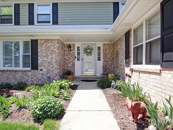 2nd image of 1426 Castlewood Dr