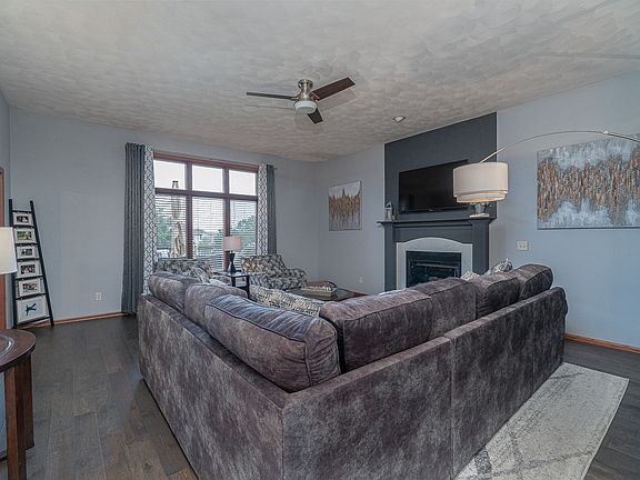 4th image of 216 Trent Ln