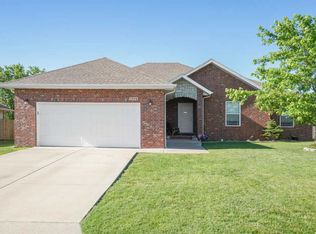 5576 W Longleaf Dr, Springfield, MO 65802