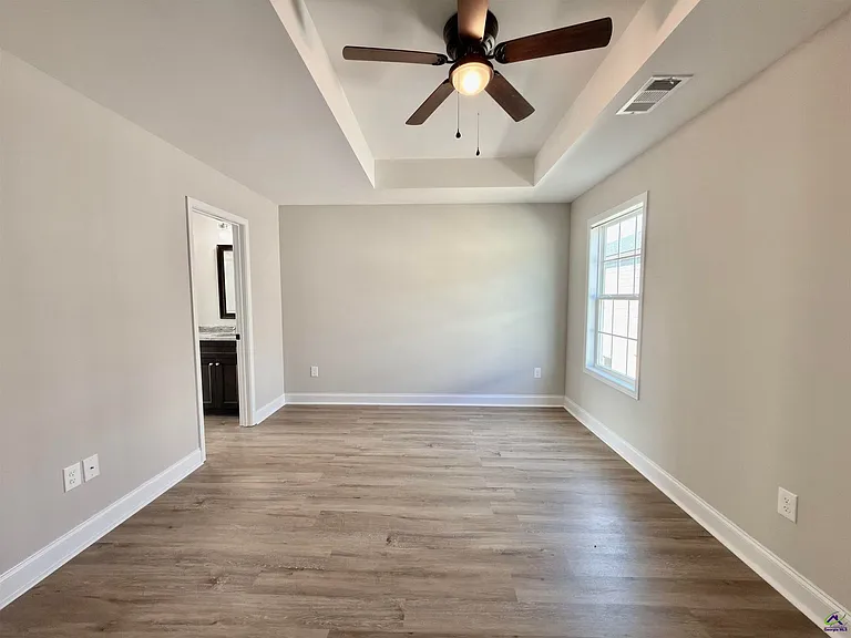 212 Beau Claire Cir — Photo 33