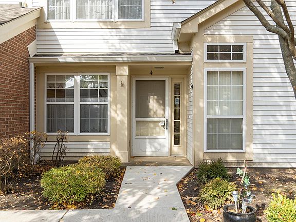 3rd image of 445 Cromwell Cir Unit 4