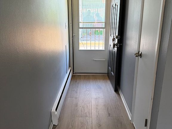 2nd image of 2705 N Oakland Ave APT 4