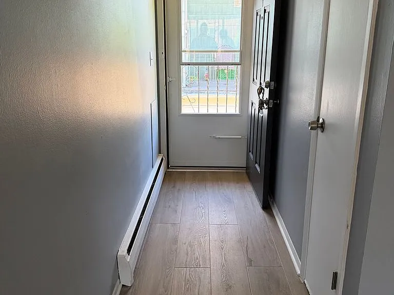 2705 N Oakland Ave — Photo 2