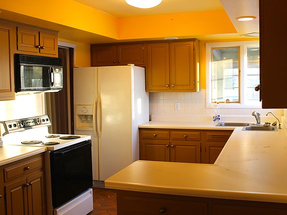 4th image of 26 Oaklane Dr