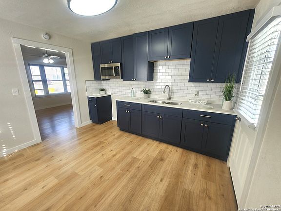 4th image of 914 Rayburn