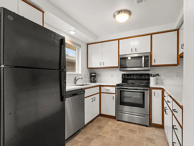 Talent Parkside Apartments — Photo 49