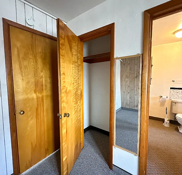 212 E 1st St #1 — Photo 4