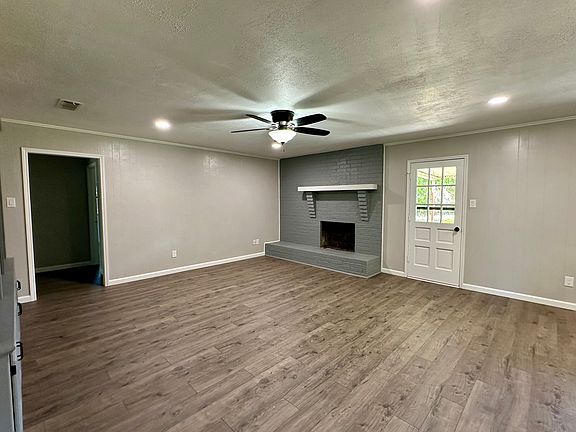 2nd image of 1021 Harbor Lakes Dr