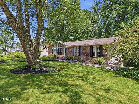 5th image of 211 Connors Cir