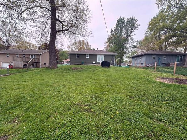 404 Allen St, Buckner, MO 64016