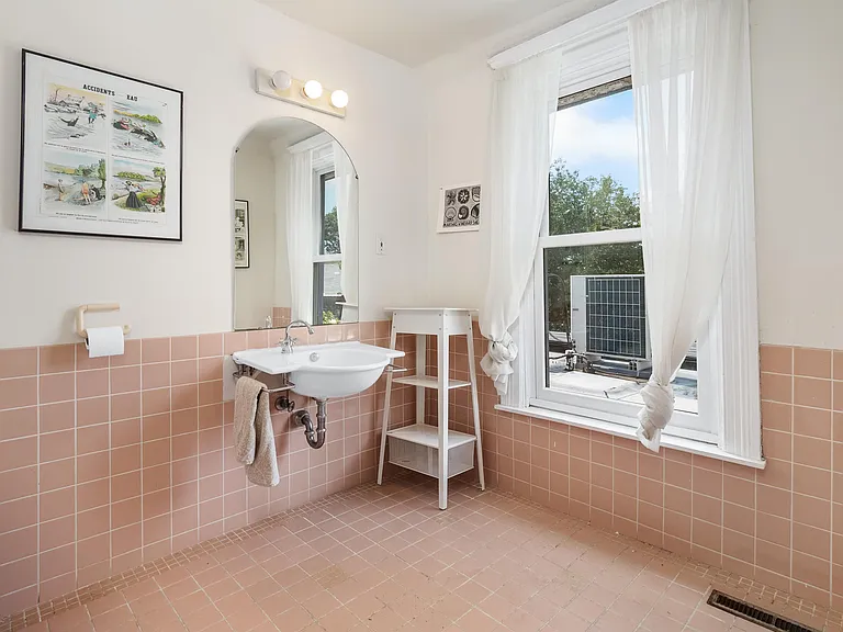 4388 McPherson Ave — Photo 24