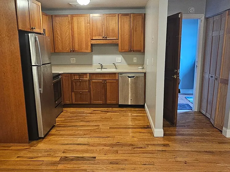 28 E Grand Ave #BB — Photo 17