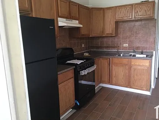 4 bed, 1100 sqft, $1,100 — Photo 4