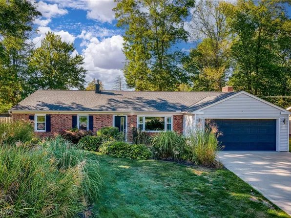 270 Parkview Dr, Aurora, OH 44202