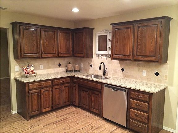 2nd image of 1304 W Lynnwood Dr