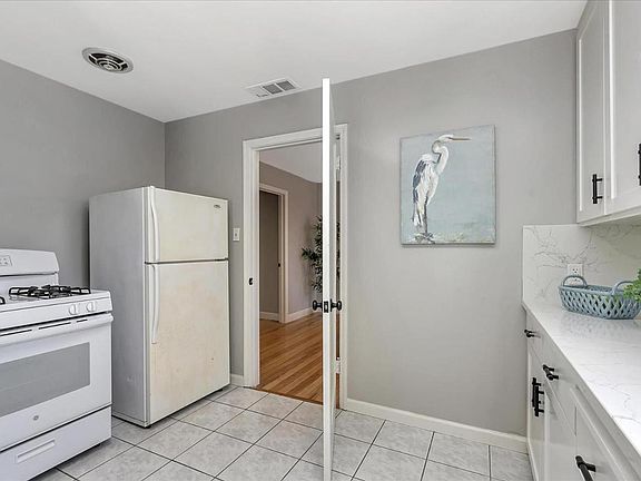 3rd image of 1875 Washington St