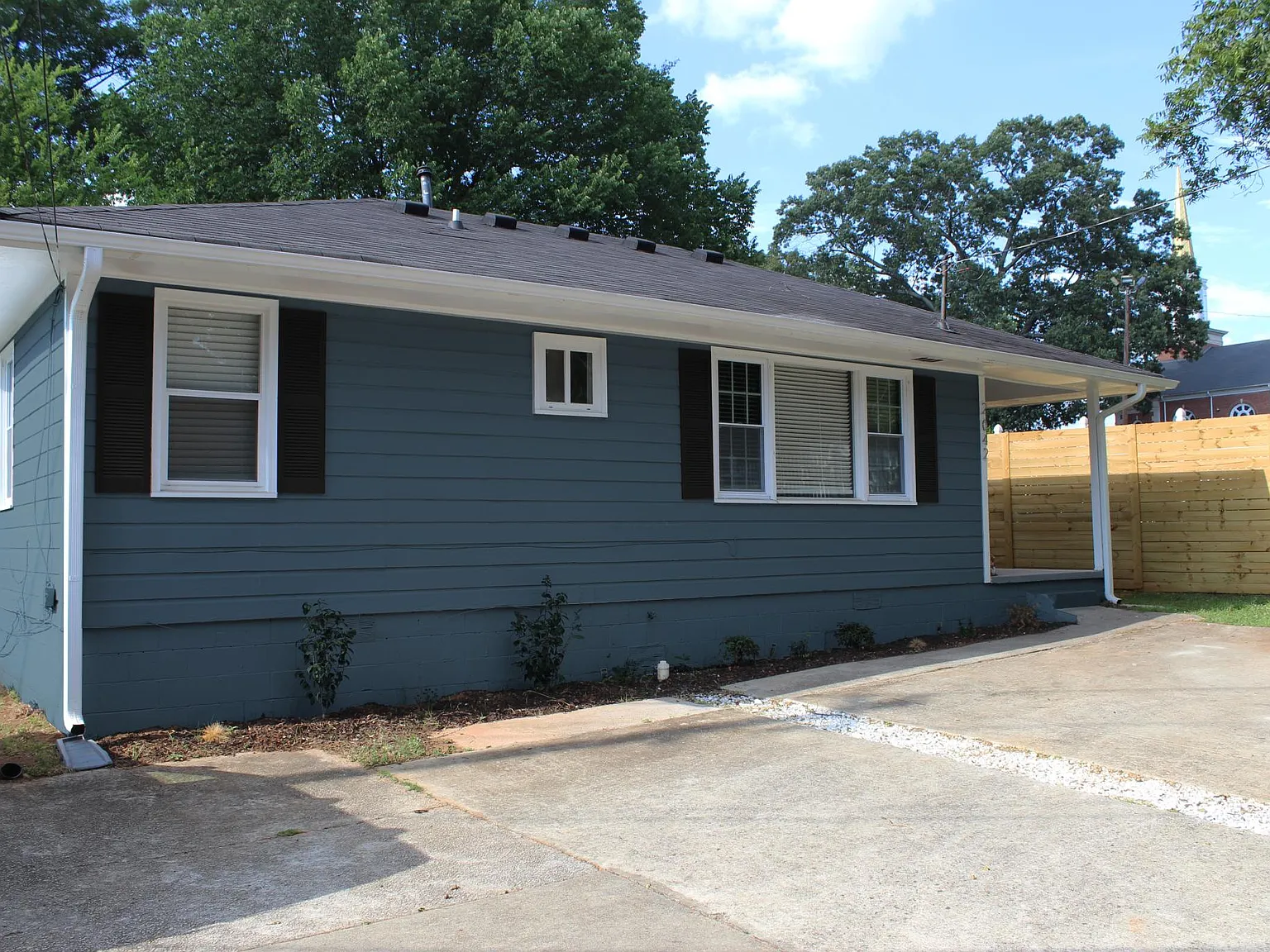 2042 Oakview Road SE — Photo 1