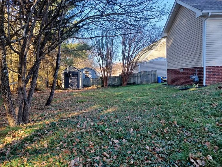 2860 Maple Cir — Photo 16