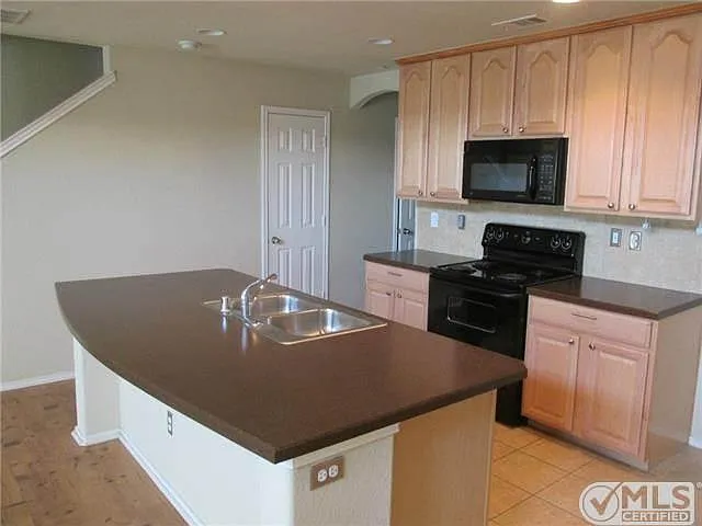 1139 Landon Ln — Photo 5