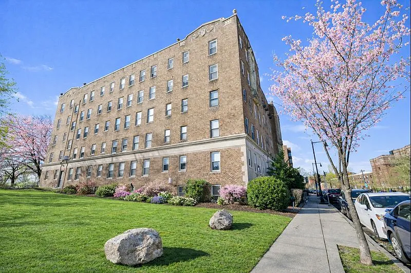 1940 Commonwealth — Photo 2