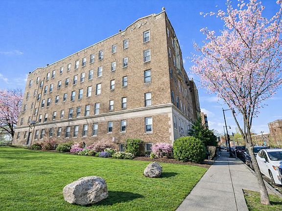 2nd image of 1940 Commonwealth Ave APT 17
