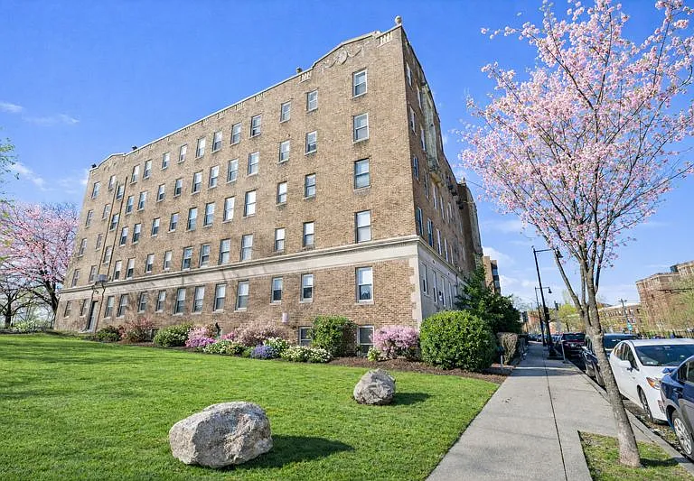 1940 Commonwealth — Photo 2