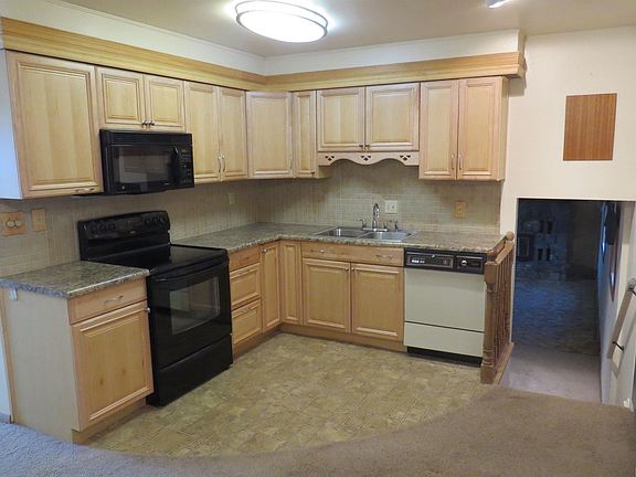 4th image of 1414 E Pershing Ave