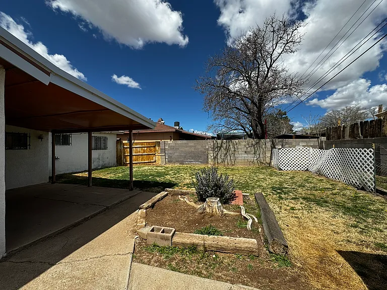 908 Faye Pl NE — Photo 18