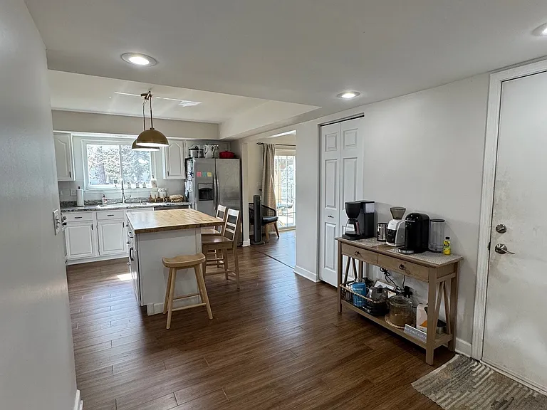 1305 Regent Dr — Photo 8