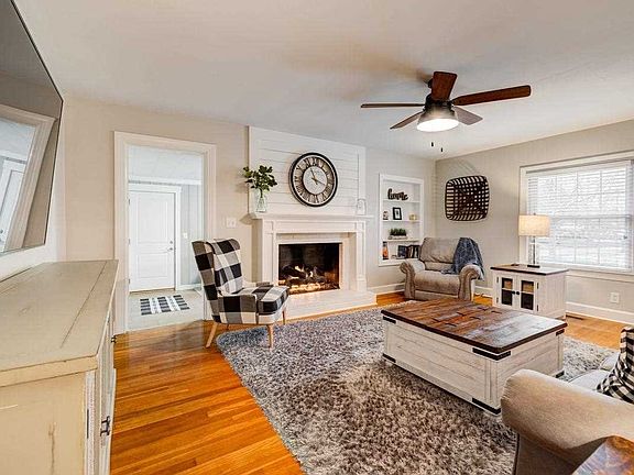 3rd image of 2584 Holloway Ln