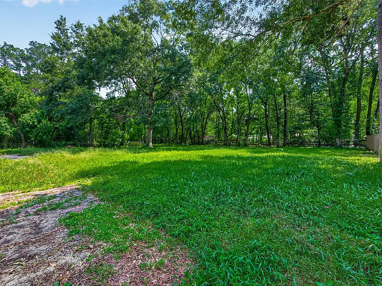 18747 Woodridge Dr — Photo 34
