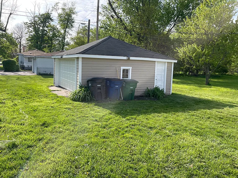 2698 Cass St — Photo 16