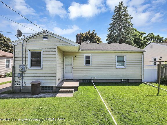 3rd image of 422 Rosadell Ave