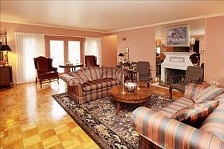 2nd image of 19 Woodmer Ln