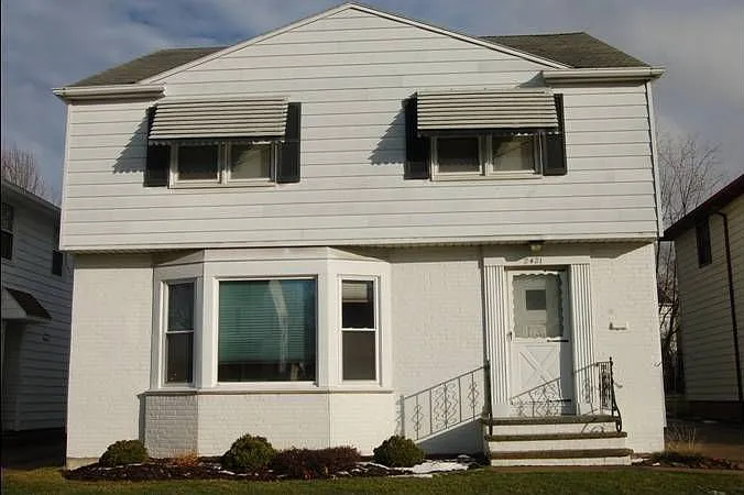 2421 Elmdale Rd photo 1