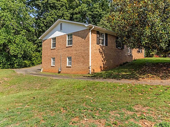 3rd image of 8 Dickens Ln