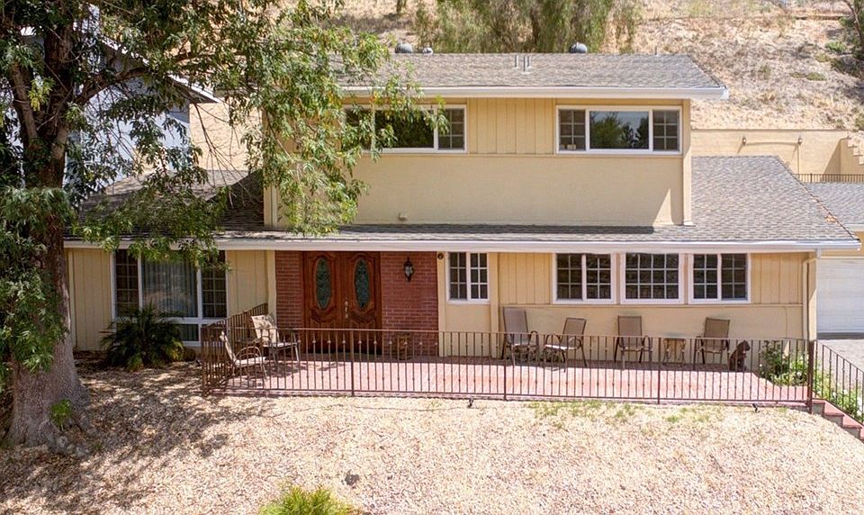 1st image of 23407 Oxnard St