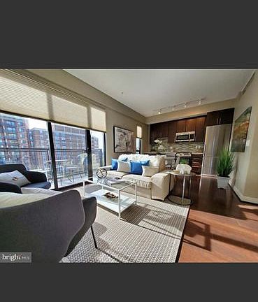 4th image of 1320 Fenwick Ln Unit 708