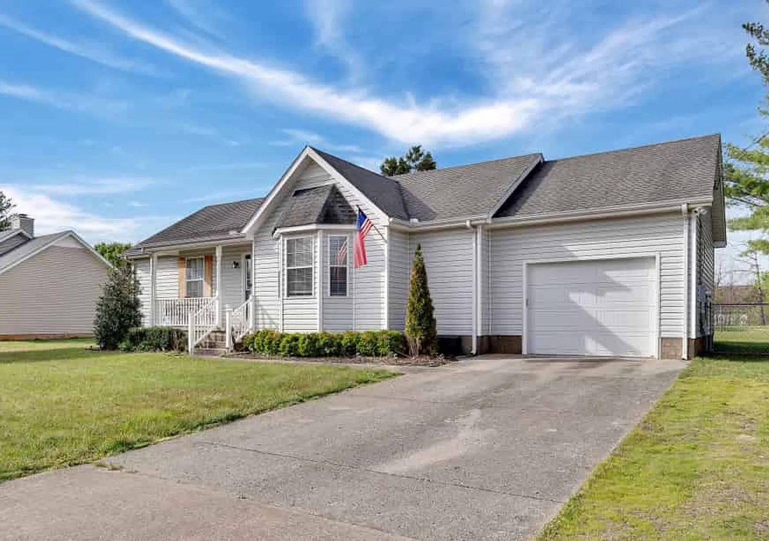 3-Bedroom Murfreesboro Home with Fenced Backyard & Garage! — Photo 1