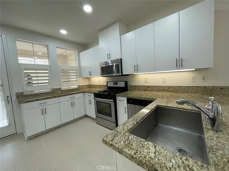 810 E Promenade #C — Photo 14