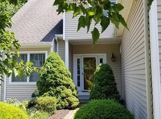 28 Rushbrooke Ln, Shelton, CT 06484