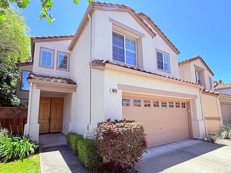 1023 Vista Pointe Cir — Photo 3